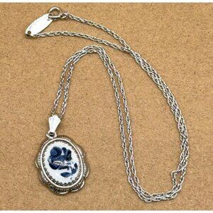 Vintage Whiting & Davis Silver Tone Porcelain Blue Flower Pendant Necklace 19"